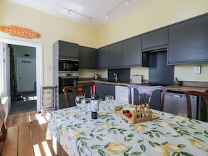 Dishwasher, cookware/dishes/utensils