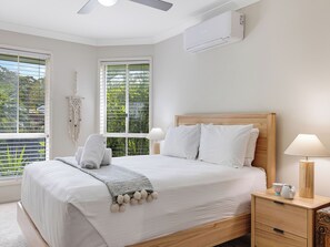 Schreibtisch, Bügeleisen/Bügelbrett, kostenloses WLAN, Bettwäsche