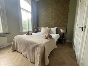 1 bedroom, desk, free WiFi, bed sheets