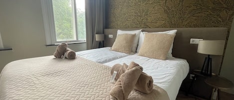 1 quarto, escrivaninha, Wi-Fi de cortesia, roupa de cama