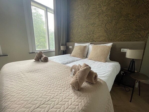 1 bedroom, desk, free WiFi, bed sheets
