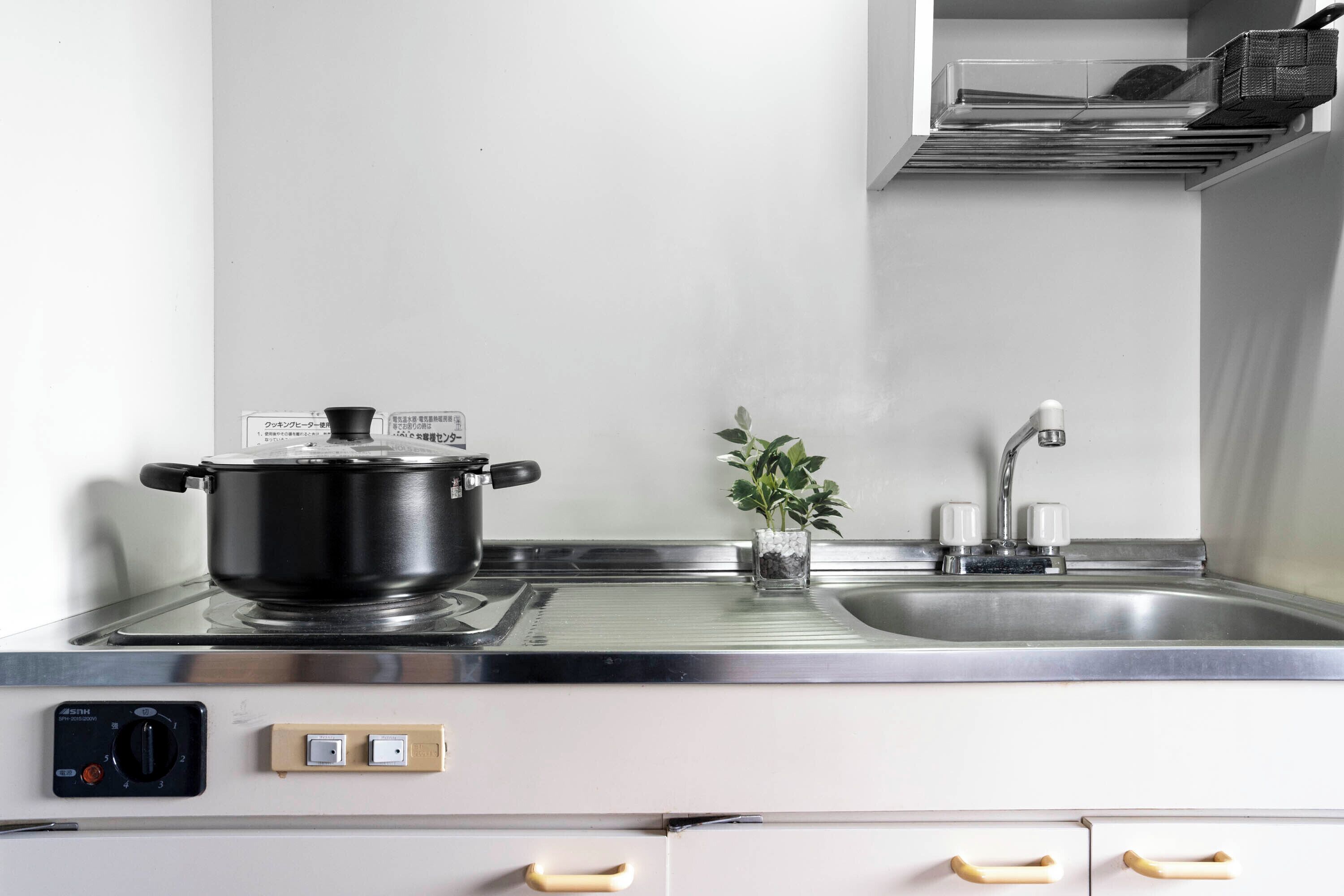 大型冰箱、微波爐、爐台、烤麵包機