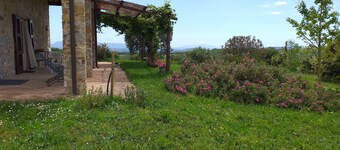Farmhouse in the countryside with magnificent sea view, ideal for families with 4 paws