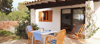 Terrace & garden house for families. Walk to the beach (300m)