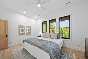 3 camere, una scrivania, ferro/asse da stiro, Wi-Fi gratuito