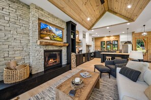 Smart TV, fireplace, table football, music library - Lost Bark Lodge at Eagles Nest Great Camp, hot tub, pool table, fenced yard (Banner Elk)