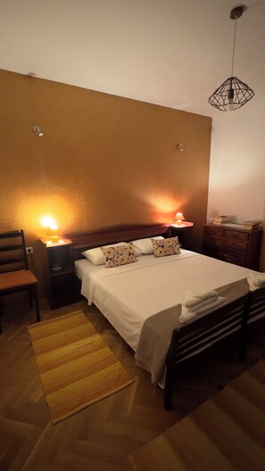 1 quarto, Wi-Fi de cortesia, roupa de cama