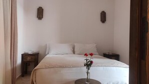 خزنة داخل الغرفة وستائر تعتيم ومكواة/لوح كي وواي فاي مجانًا