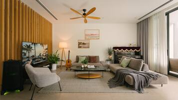 Télévision, chaîne hi-fi, espaces bureaux