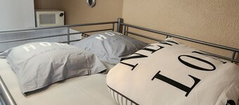 Bright 18m² studio downtown in secure residence