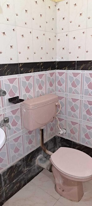 Standard Double Room | Bathroom | Shower, towels, soap
