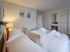 2 bedrooms, iron/ironing board, free WiFi