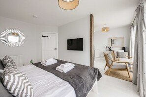 4 bedrooms, iron/ironing board, free WiFi, bed sheets