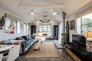 Smart TV, fireplace - Spectacular sea and marsh views (Salthouse)