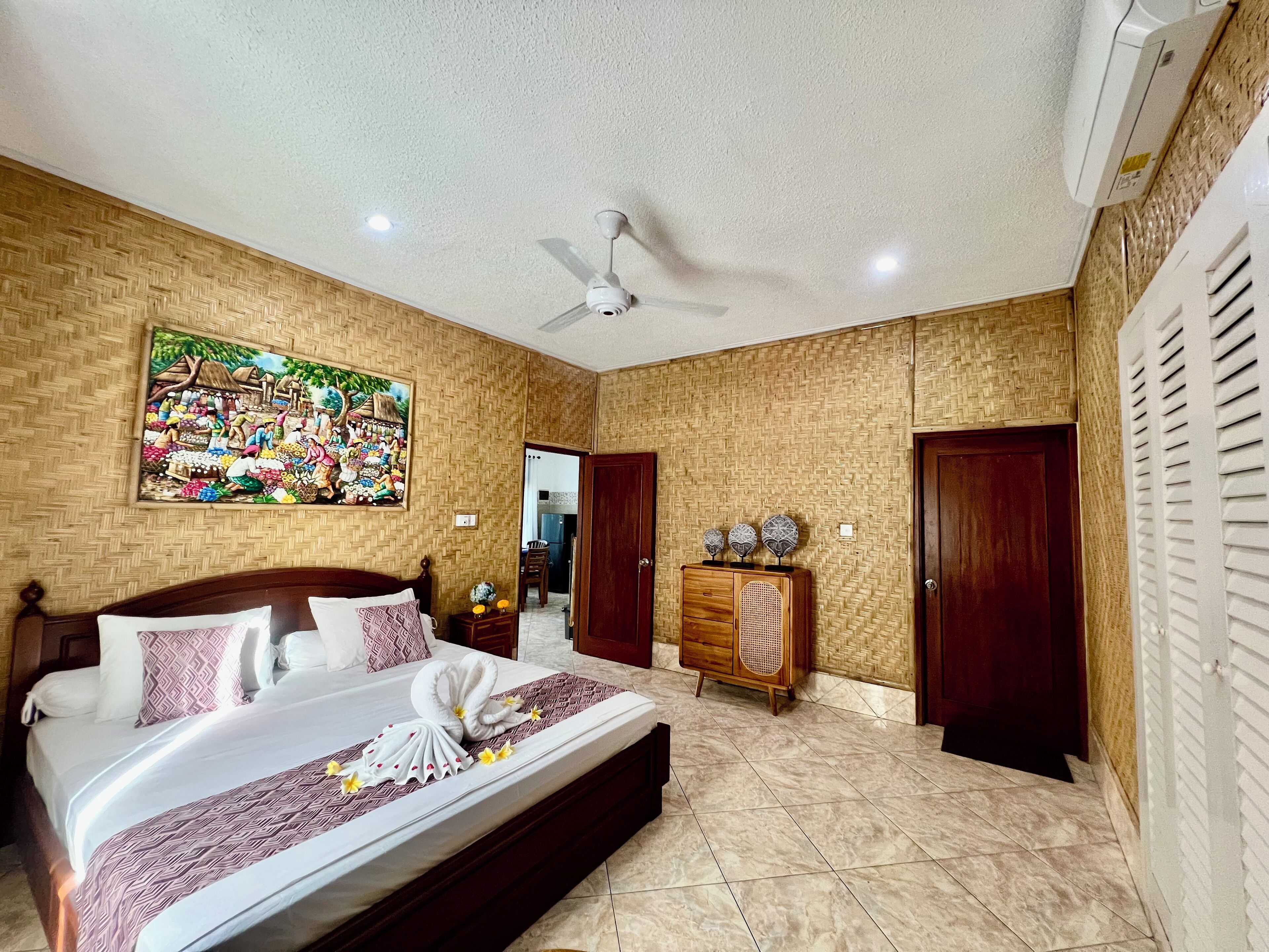 Villa – comfort, 1 kingsize-seng, bassengutsikt | Skrivebord, skrivebord for bærbar PC og wi-fi (inkludert)