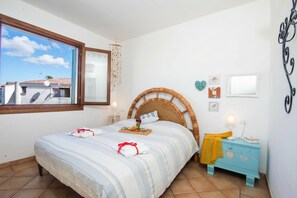 1 chambre, fer et planche à repasser, draps fournis