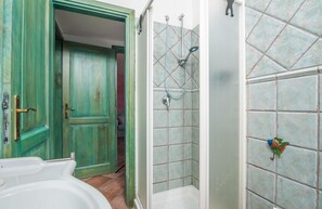 Shower, bidet, towels, soap - Belvedere With A Stunning View (Loiri Porto San Paolo)