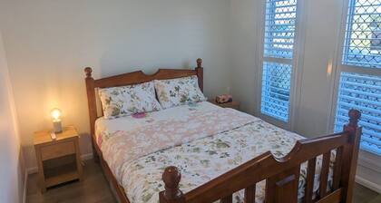 Immaculate Entire House in Chermside West 2-beds