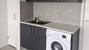 House, 2 Bedrooms, Accessible, Balcony | Laundry