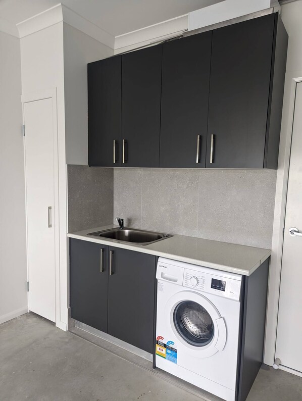 House, 2 Bedrooms, Accessible, Balcony | Laundry