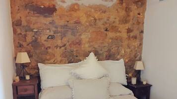 2 slaapkamers, een strijkplank/strijkijzer, beddengoed