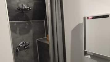 SĂšche-cheveux, serviettes fournies, savon, papier toilette