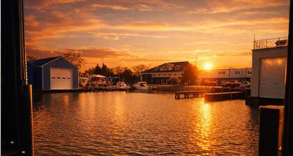 Waterfront Boathouse Getaway 5 Min. Cedar Point!