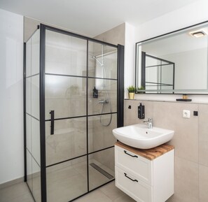 Standard Double Room | Bathroom