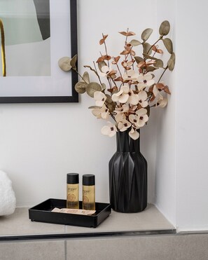 Standard Double Room | Bathroom