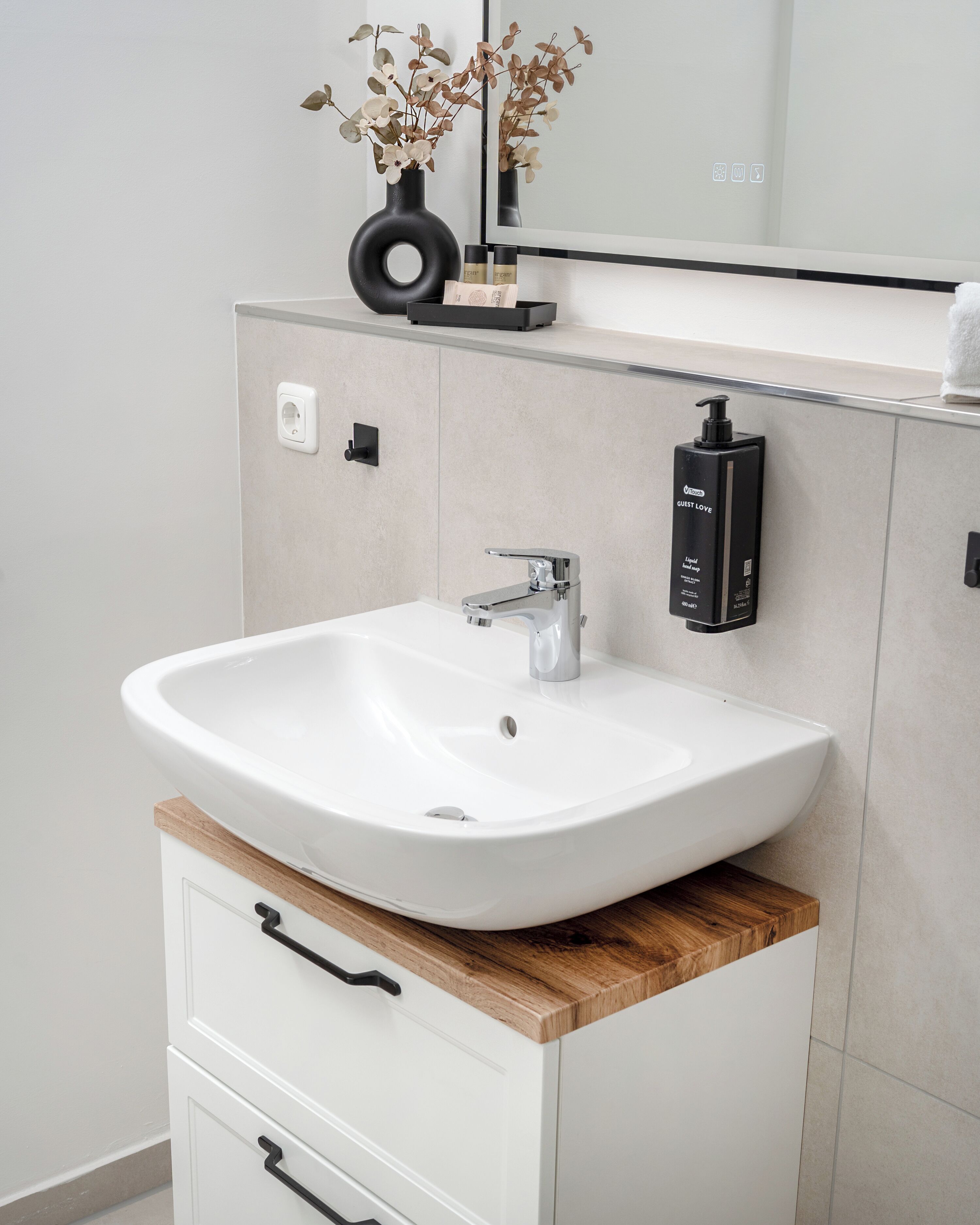 Comfort Double Room | Bathroom | Shower, hair dryer, towels, soap