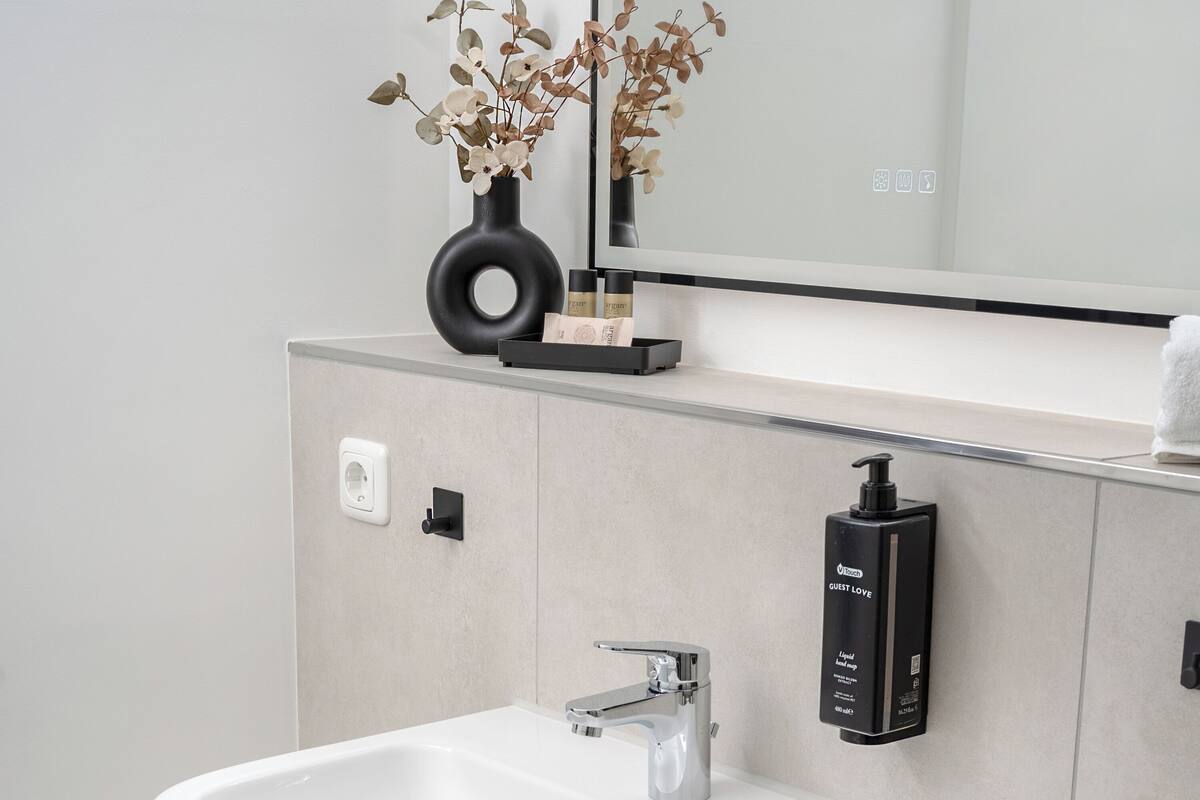 Comfort Double Room | Bathroom | Shower, hair dryer, towels, soap