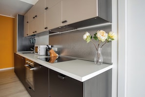 Appartement Confort, vue ville | Cuisine privée | Cafetière/bouilloire, bouilloire électrique
