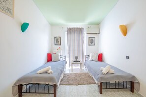4 bedrooms, iron/ironing board, WiFi - GEORGIAS PRIVATE PARADISE (korinthos)