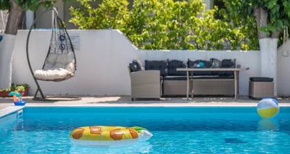 GEORGIAS PRIVATE PARADISE