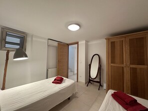 4 Schlafzimmer, Bügeleisen/Bügelbrett, kostenloses WLAN, Bettwäsche