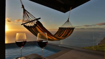 Villa | 3 bedrooms, desk, Internet