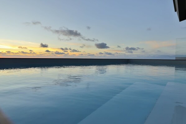 Villa | 3 bedrooms, desk, Internet