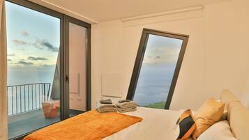 Villa | 3 bedrooms, desk, Internet