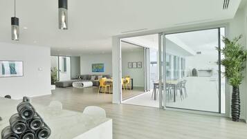 3 bedrooms, Internet