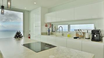 3 bedrooms, Internet