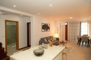 Apartment | 3 bedrooms, desk, Internet