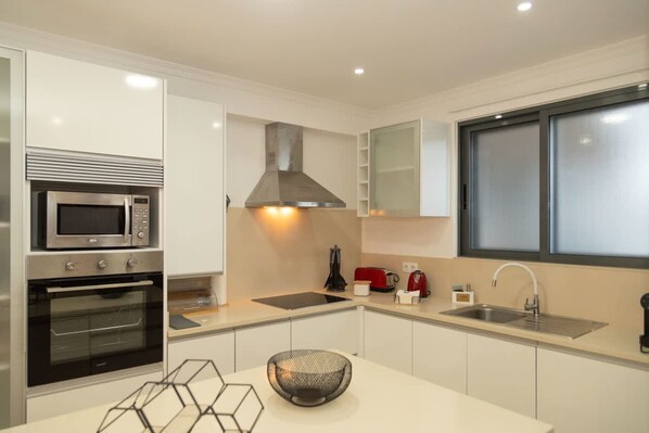 Apartment | 3 bedrooms, desk, Internet