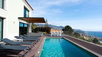 Villa | 4 bedrooms, desk, Internet