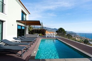 Villa | 4 soverom, skrivebord og internett