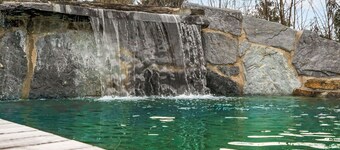 Wonderful private villa for 10 guests with hot tub, TV, patio and pets allowed