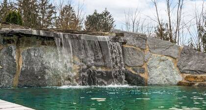 Wonderful private villa for 10 people with hot tub, TV, patio and pets allowed