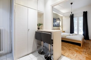 Apartment, 1 Bedroom, Kitchen, City View | In-room dining