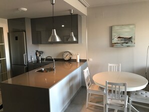 Mikrowelle, Ofen, Herdplatte, Geschirrspüler