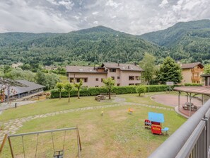 Property grounds - Beautiful apartment for 6 people with WIFI, TV, balcony and pets allowed (Strembo)