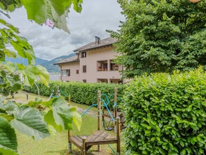 Children's area - Beautiful apartment for 6 people with WIFI, TV, balcony and pets allowed (Strembo)